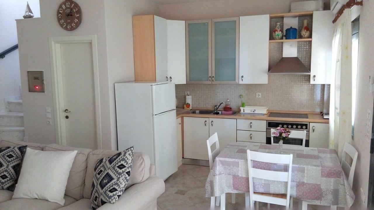 Cute Maisonette No2 On Coastal Sidewalk Nikiti  Buitenkant foto